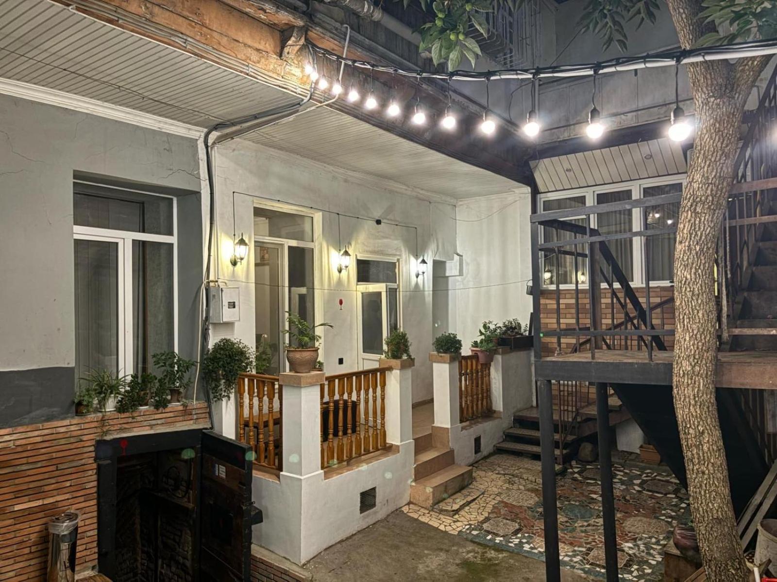 Leila Apartment Tbilisi ภายนอก รูปภาพ