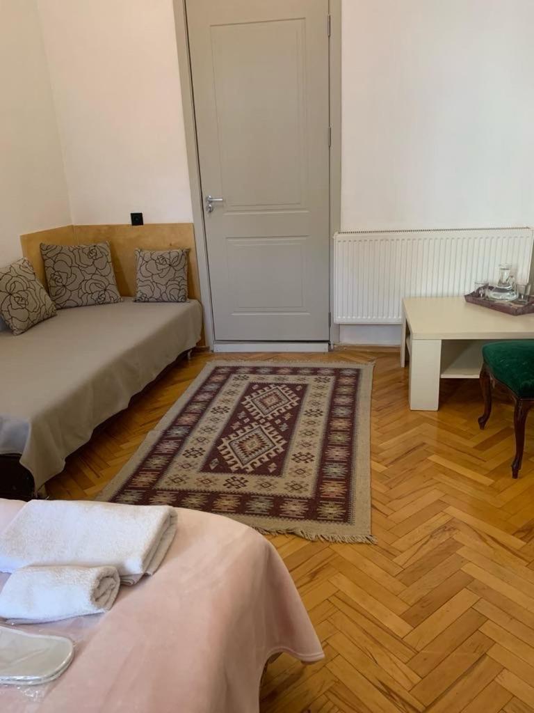 Leila Apartment Tbilisi ภายนอก รูปภาพ